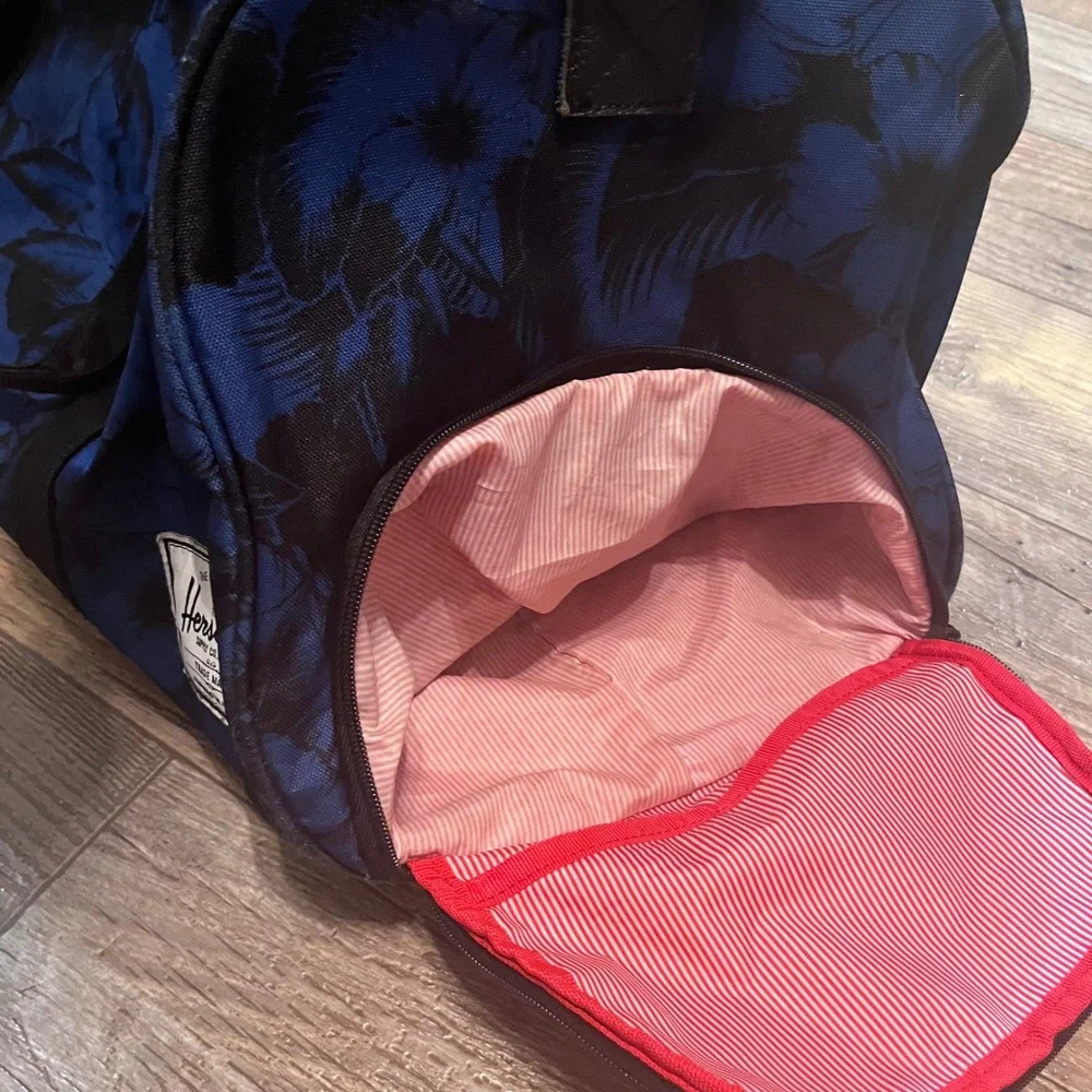 Herschel‎ Supply Co Novel Duffle Bag Blue Black Floral Hawaiian Shoe Compartment